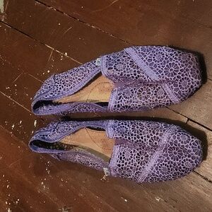Purple Crochet Tom's size 7